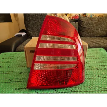 Zadní světlomet Originální díl Škoda pravé zadní světlo Škoda Superb I (3U) 3U5945096