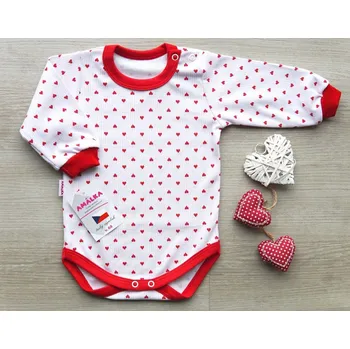 Kojenecké oblečení AMÁLKA Bavlněné body dlouhý rukáv, červené srdíčka Velikost: 56