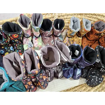 Capáčky Yháček Nosicí botičky/válenky NEW Yháček, II. jakost, holka Velikost:: S