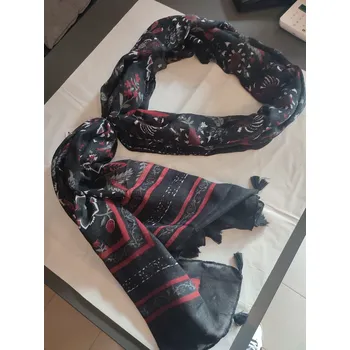 Šála Šála s třásněmi Barva: Šedá