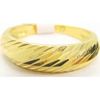 Prsten Klenoty Budín Mohutný dámský zlatý prsten s gravírováním 585/2,33gr vel. 60 HK1190 (Klenoty Budín Mohutný dámský zlatý prsten s gravírováním 585/2,33gr vel. 60 HK1190)