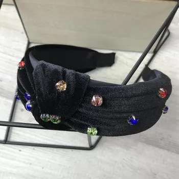 Ozdoba do vlasů Doria Čelenka černá s mašlí a barevnými kamínky