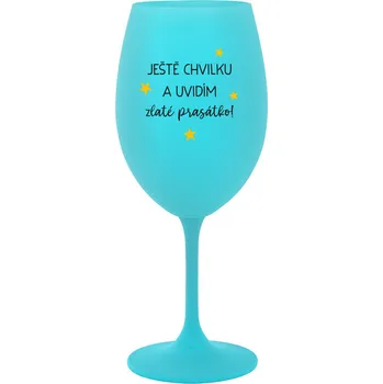Sklenice JEŠTĚ CHVILKU A UVIDÍM ZLATÉ PRASÁTKO - tyrkysová sklenice na víno 350 ml