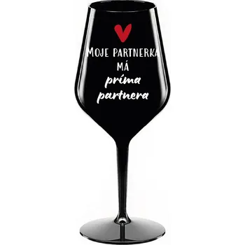 Sklenice MOJE PARTNERKA MÁ PRÍMA PARTNERA - černá nerozbitná sklenice na víno 470 ml