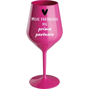 Sklenice MOJE PARTNERKA MÁ PRÍMA PARTNERA - růžová nerozbitná sklenice na víno 470 ml