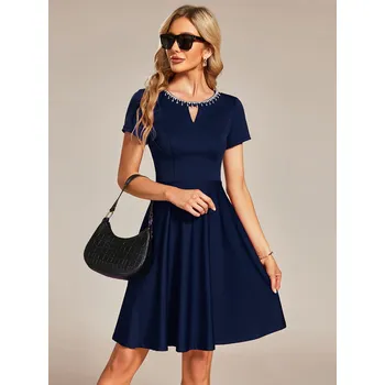 Dámské oblečení Koktejlové šaty s ozdobným výstřihem - Modré L Barva: Tmavě Modrá, Velikost: L