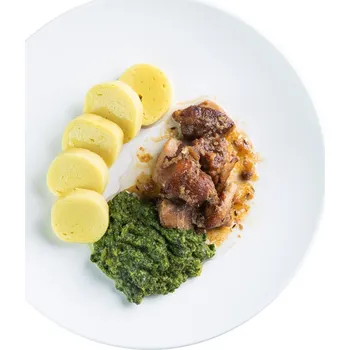 Moravský vrabec s bramborovým knedlíkem a špenátem