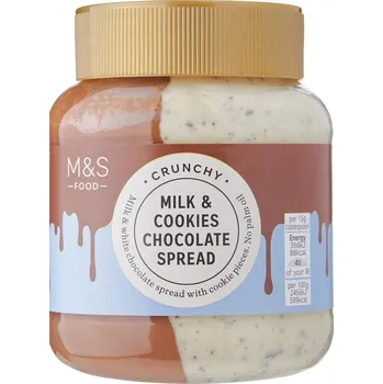 Čokoláda Marks & Spencer Pomazánka s příchutí mléčné a bílé čokolády s kousky sušenek