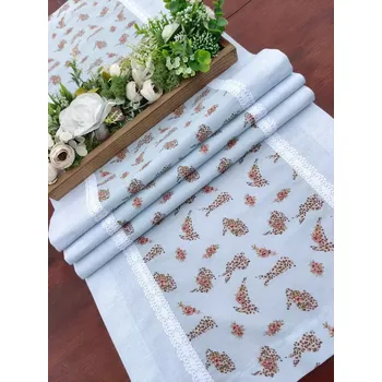 ubrus Běhoun - béžoví zajíčci na světle modré