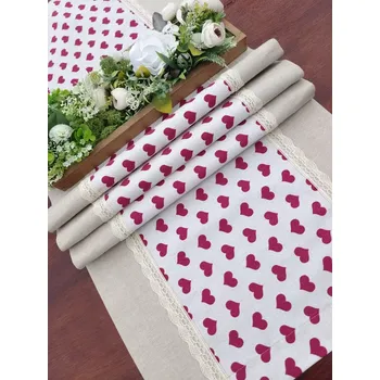 ubrus Běhoun - červená srdce na režném podkladu