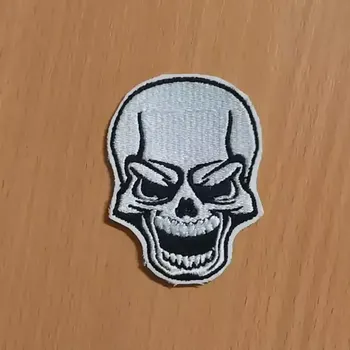 Textilní nažehlovací páska Nažehlovací výšivka lebka 01 50 x 68 mm