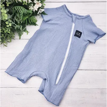Kojenecký overall Kulišárny Mušelínový letní overal s krátkým rukávem POWDER BLUE VELIKOST: 104
