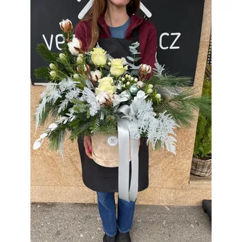 Dárková krabička Květinářství Květiny Strašnice Květinový box se zimní dekorací bílý 17 cm