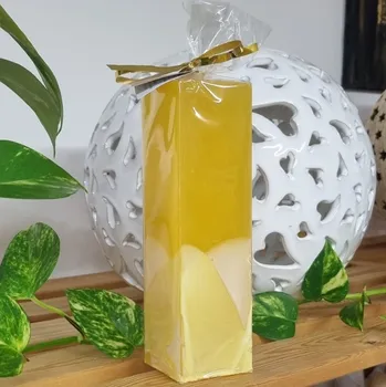 Svíčka Úzká svíčka se zdobením 19 cm Barva: Žlutá