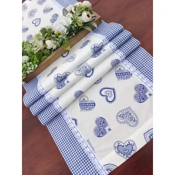 ubrus Běhoun - zdobená modrá srdíčka v kombinaci s venkovsky modrou kostičkou