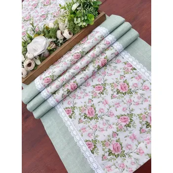 ubrus Běhoun - růžové růžičky na mintové v kombinaci se skandinávsky zelenou