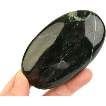 Přírodní kámen Kámen nefrit 205g z Pákistánu