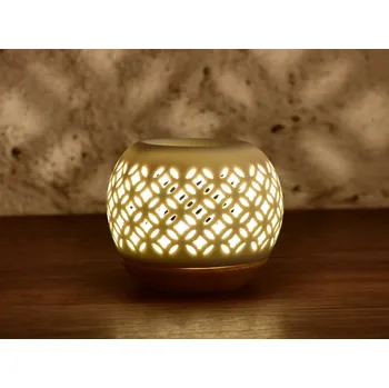 Aroma lampa LIGNIA | Kulatá aromalampa s krajkovým dekorem & dřevěným podstavcem | matná bílá keramika Dedra