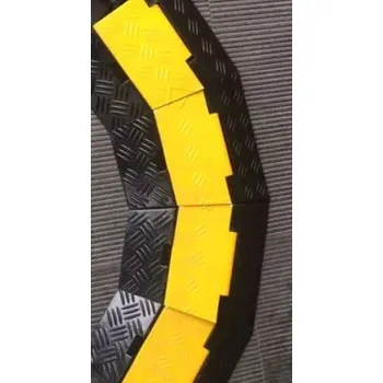 kabelová chránička Černo-žlutý gumový rohový kabelový most s víkem - délka 62 cm, šířka 30 cm, výška 5 cm