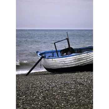 Obraz Plakát Starý rybářský loď na skalnaté pláži, pl 21 x 29,7 cm