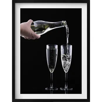 Obraz Obraz v černém rámu na zeď Dvě skleničky a šampaňské 60x80 cm