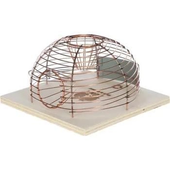 Past na živé myši drátěná na dřevěné podložce