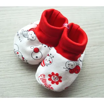 Kojenecké oblečení AMÁLKA Bavlněné capáčky červené berušky Velikost: 56-68