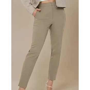 Oblečení a móda Sinsay - Kalhoty s&nbsp;nažehlenými puky - tmavě zelená - 598CG-79X - 598CG-79X-XS