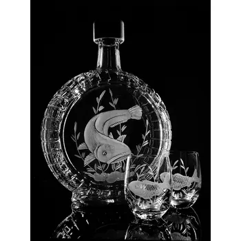 Sklenice lahev na slivovici 0,7l + 2ks likér s rytinou sumce - ručně ryté (broušené) dárková krabička, dárek pro rybáře