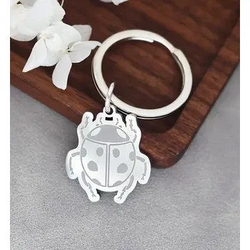 Přívěsek na klíče s beruškou