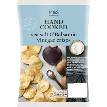Slaná pochutina Marks & Spencer Brambůrky s příchutí balzamikového octa a mořské soli