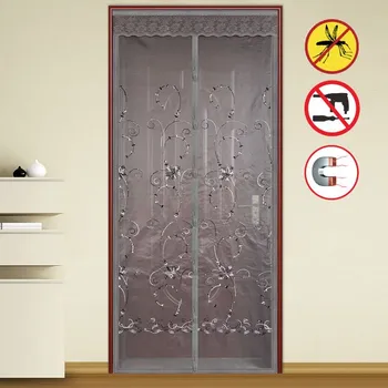 Magnetický závěs proti komárům na dveře