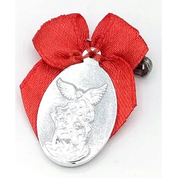 Medaile s červenou mašličkou. Do kočárku, postýlky. Anděl strážný.