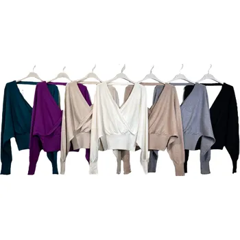 Dámský svetr Krátký svetřík překládaný 8022 Itálie barva: šedá