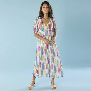 Dámské šaty Dlouhé voálové šaty s potiskem, pro menší postavu režná/fialová 50