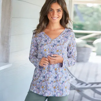 Dámské pyžamo Pyžamové tričko s dlouhými rukávy a potiskem okvětních lístků potisk lila 50