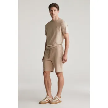 Pánské kraťasy TEPLÁKOVÉ ŠORTKY GANT REG SHIELD SWEAT SHORTS DRY SAND