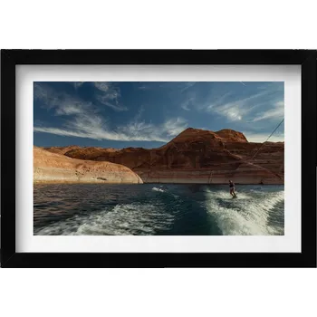 Obraz Elegantní obraz v černém rámu Osoba na vodních lyžích 30x20 cm