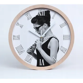 Hodiny Dřevěné nástěnné hodiny žena v brýlích průměr 25 cm