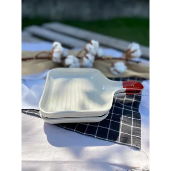 Keramická servírovací mísa ve tvaru pánve Cappuccino červená