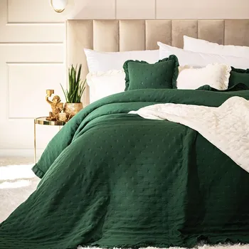 Přehoz na lůžko Zelený přehoz na postel s volánem WERONA 220x240 cm