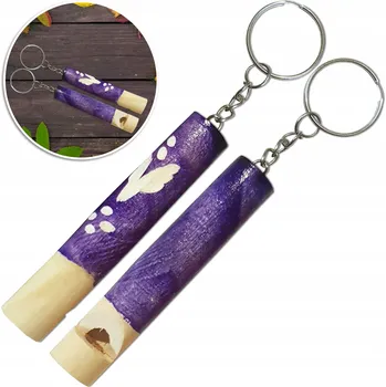 PÍŠŤALKA PŘÍVĚSEK NA KLÍČE KLÍČE Z lipového dřeva, fialový Přívěsek RUČNĚ ŘEZBANÝ