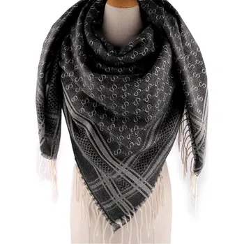 Šátek Velký teplý šátek / pléd s třásněmi 130x140 cm Varianta: 5 černá, Balení: 1 ks