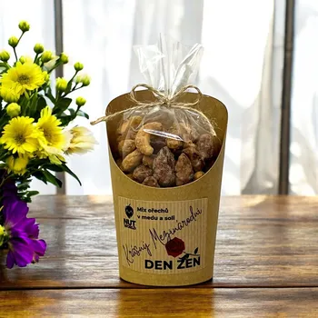 Sušená potravina Nutworld.cz Mix ořechů v medu a soli v celofánku a kelímku 180g - k MDŽ