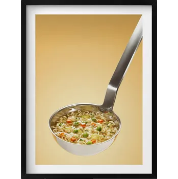 Obraz Nástěnný dekorativní obraz v černém rámu s grafikou Polévka v lžíci 60x80 cm