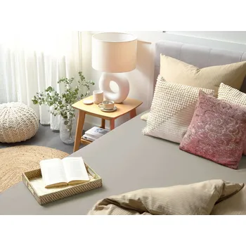 Prostěradlo Napínací prostěradlo taupe 140 x 200 cm elastické okraje klasická postelová plachta textilie do ložnice Beliani