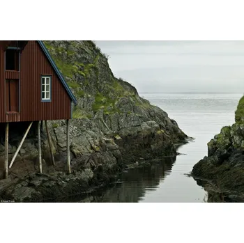 Obraz Plakát Malý dřevěný domeček nahoře nad mořem bez rámu 30 x 20 cm