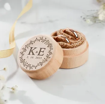 Svatební dekorace Dřevia Kulatá krabička na Svatební prstýnky - Iniciály a datum