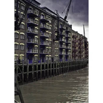 Obraz Plakát Chodník u budovy v řece bez rámu 20,5 x 28,4 cm