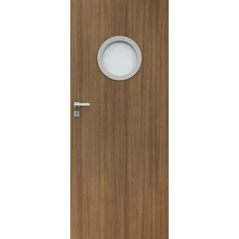 Interiérové dveře Interiérové deskové dveře STANDARD INVEST MDF s kulatým dekorativním prosklením. Desková konstrukce s dřevěným rámem.